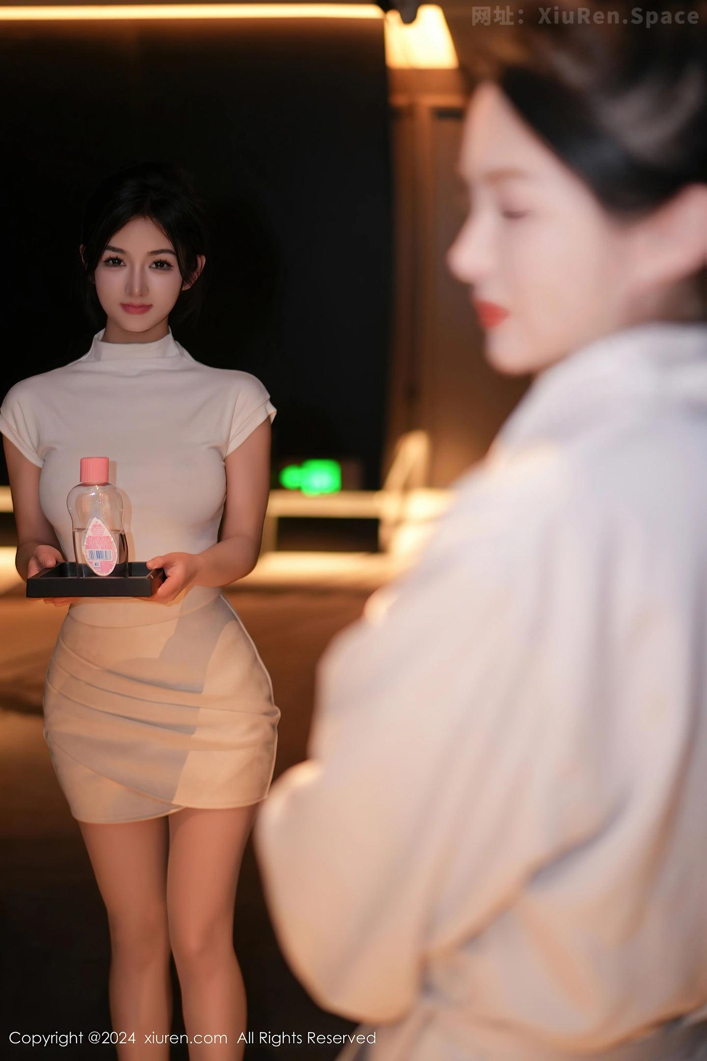 图片[4]-[XiuRen秀人网]VOL.8350 模特合集女神林幼一＆谭小灵剧情演绎性感白色浴袍迷人诱惑写真113P-秀人网官方网站